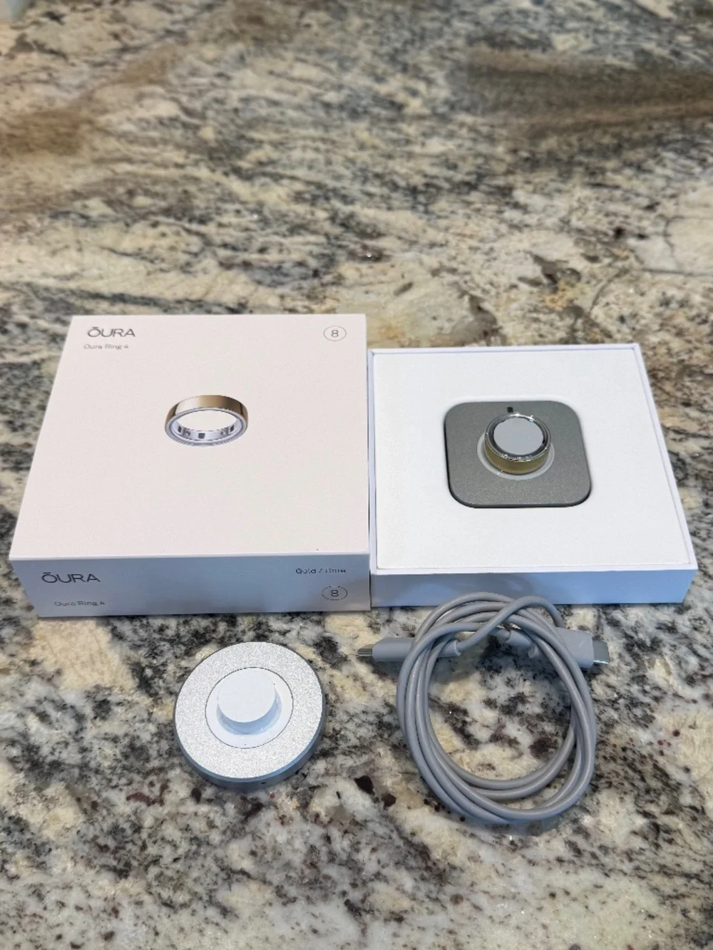Oura Ring Gen 4 Gold Size 8 + EXTRA Charging Pad | Great Condition